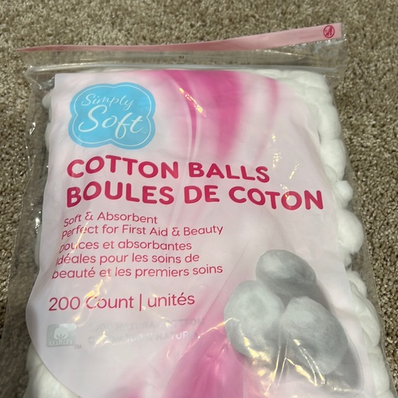 Simply Soft cotton balls (200)counts.100%natural cotton ,soft and absorbent - Picture 1 of 3